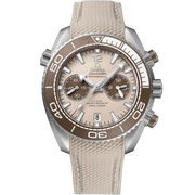 Quadrante beige sabbiato dell’Omega Seamaster Planet Ocean 600M 45,5 mm con subdiali in ceramica bronzo, numeri arabi e indici PVD grigio, datario a ore 6 e lancette con Super-LumiNova